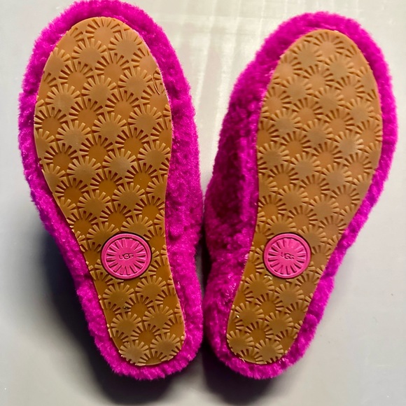 Ugg Slippers - Picture 2 of 2